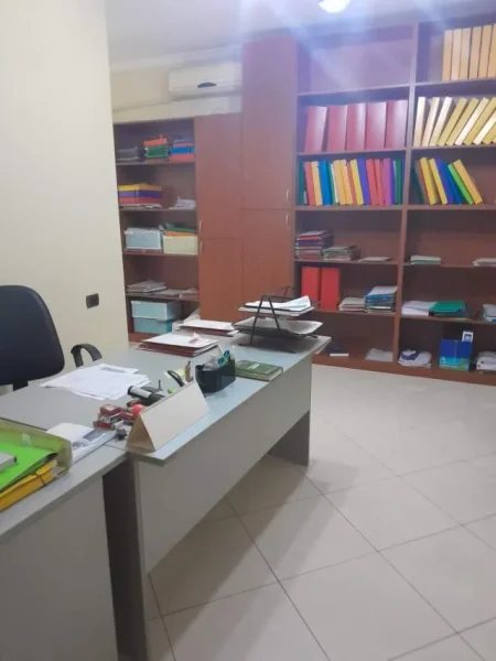 Tirane, jepet me qera zyre Kati 8, 116 m²  700 Euro (Blloku)