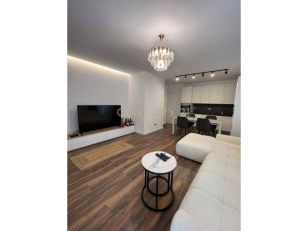 Tirane, shitet apartament Kati 5, 131 m² 150.000 Euro (fresku)