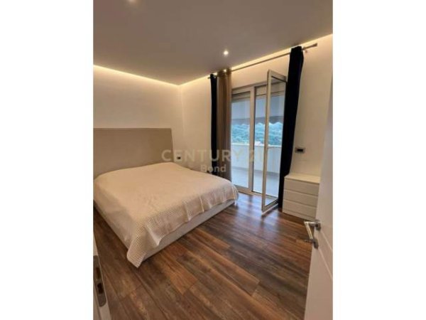 Tirane, shitet apartament Kati 5, 131 m² 150.000 Euro (fresku)