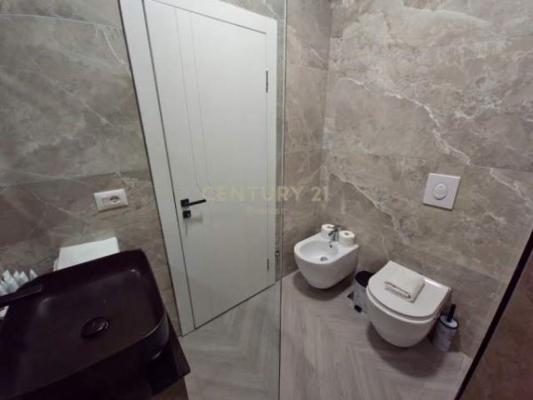 Tirane, shitet apartament 2+1+BLK Kati 8, 72 m² 175.000 Euro (myslym shyre)