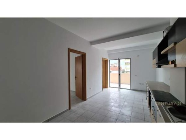 Tirane, shitet apartament 2+1 150.000 Euro