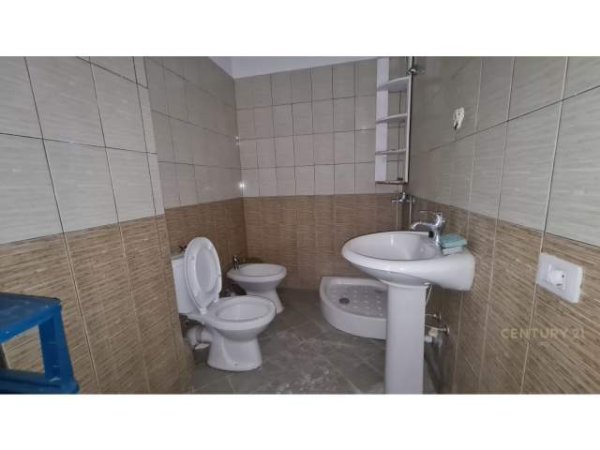 Tirane, shitet apartament 2+1 150.000 Euro