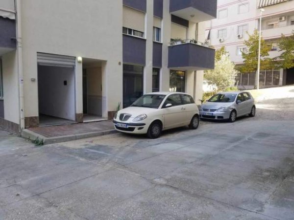 Tirane, shitet dyqan Kati 0, 16 m² 35.000 Euro (Rruga e Dajtit)