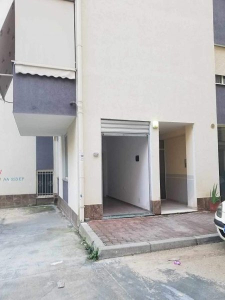 Tirane, shitet dyqan Kati 0, 16 m² 35.000 Euro (Rruga e Dajtit)