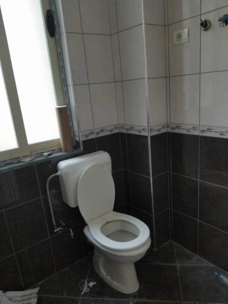 Tirane, shitet dyqan Kati 0, 16 m² 35.000 Euro (Rruga e Dajtit)