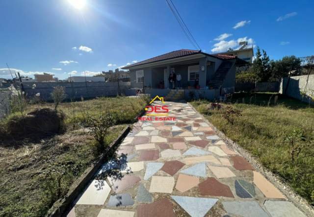 Vlore, shitet shtepi 2+1+BLK Kati 0, 420 m² 120.000 Euro (Rruga Sazani,Vlore)