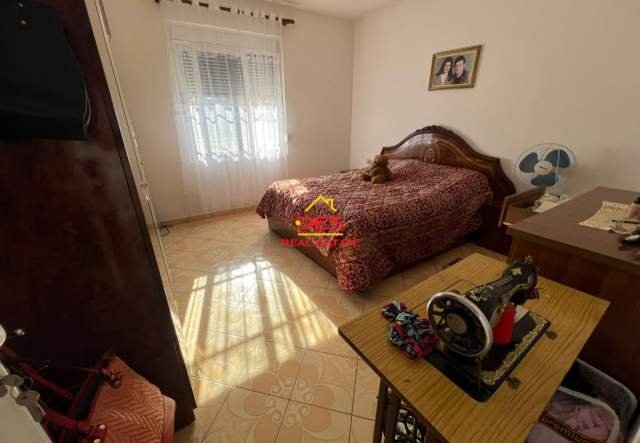 Vlore, shitet shtepi 2+1+BLK Kati 0, 420 m² 120.000 Euro (Rruga Sazani,Vlore)