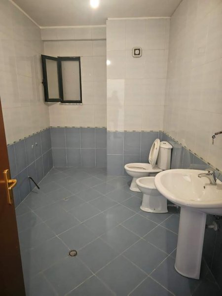 Tirane, shitet apartament 1+1 Kati 12, 70 m² 121.000  (Rruga e Kavajes)