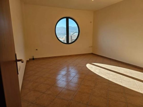 Tirane, shitet apartament 1+1+BLK Kati 12, 70 m² 121.000 Euro (rruga e Kavajes)