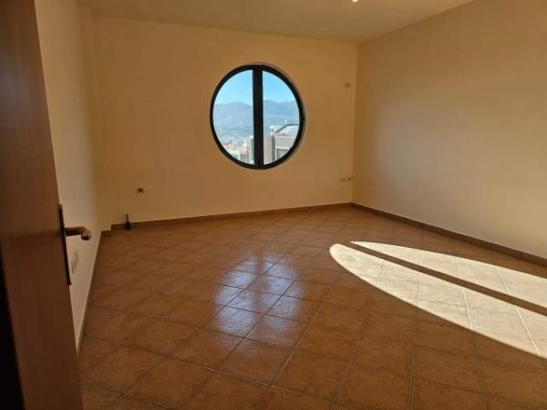 Tirane, shitet apartament 2+1+A+BLK Kati 12, 80 m² 140.000 Euro (rruga e Kavajes)