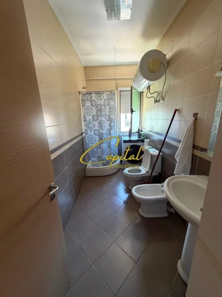 Tirane, jepet me qera apartament 1+1 Kati 5, 66 m² 500 € (REZIDENCA CONDOR CENTER)