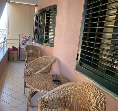 Tirane, jepet me qera apartament 2+1 💵 700 € (J0ENA) 21 dhjetori