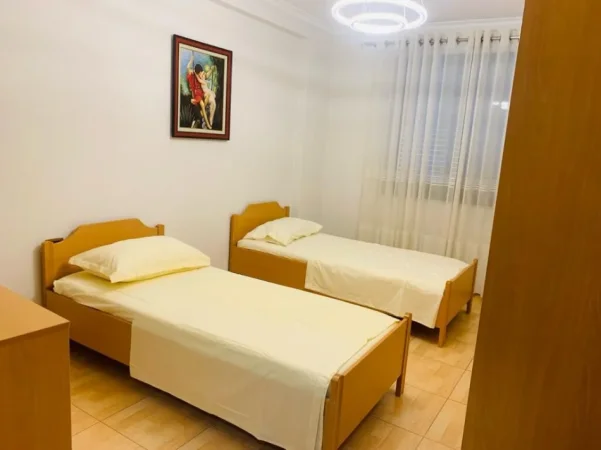 Tirane, jepet me qera apartament 2+1 💵 700 € (J0ENA) 21 dhjetori