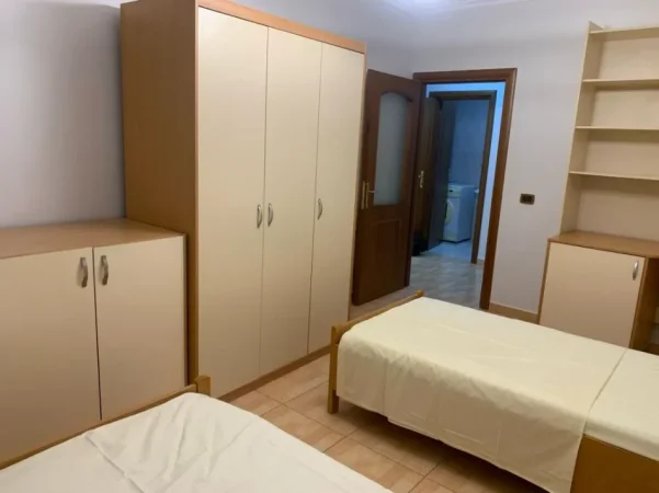Tirane, jepet me qera apartament 2+1 💵 700 € (J0ENA) 21 dhjetori