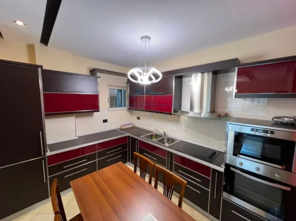 Tirane, jepet me qera apartament 2+1 Kati 3, 101 m² 700 € (LIQENI I THATE)