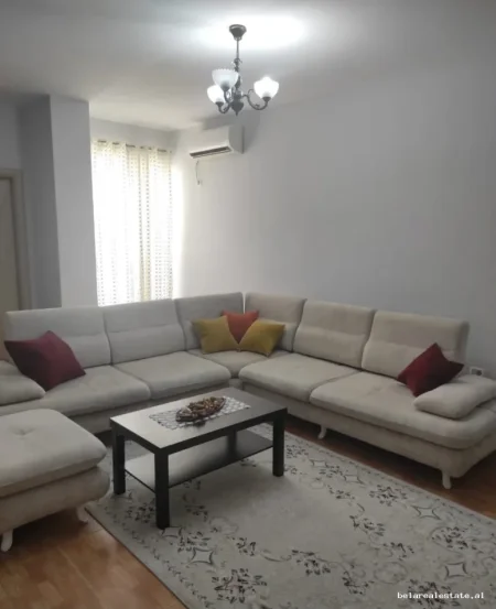Tirane, jepet me qera apartament 1+1+Ballkon Kati 5, 75 m² 480 € (Yzberisht)