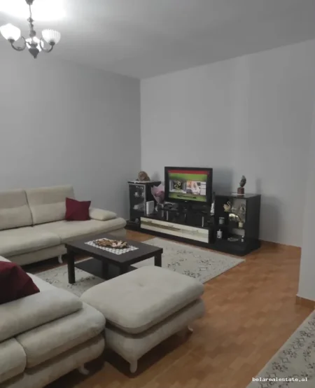 Tirane, jepet me qera apartament 1+1+Ballkon Kati 5, 75 m² 480 € (Yzberisht)