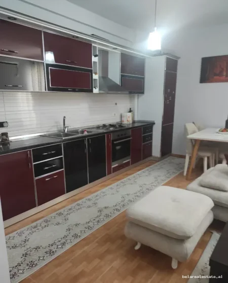 Tirane, jepet me qera apartament 1+1+Ballkon Kati 5, 75 m² 480 € (Yzberisht)