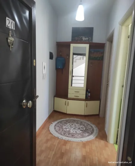 Tirane, jepet me qera apartament 1+1+Ballkon Kati 5, 75 m² 480 € (Yzberisht)