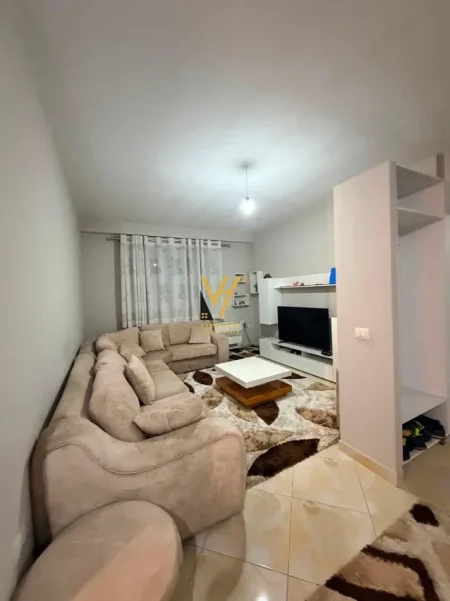 Tirane, jepet me qera apartament 2+1+Ballkon Kati 5, 95 m² 510 € (YZBERISHT)