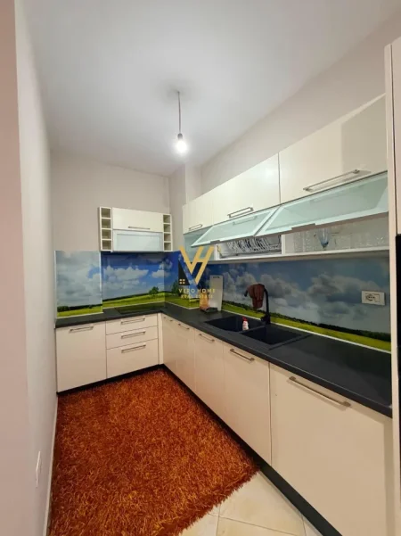 Tirane, jepet me qera apartament 2+1+Ballkon Kati 5, 95 m² 510 € (YZBERISHT)