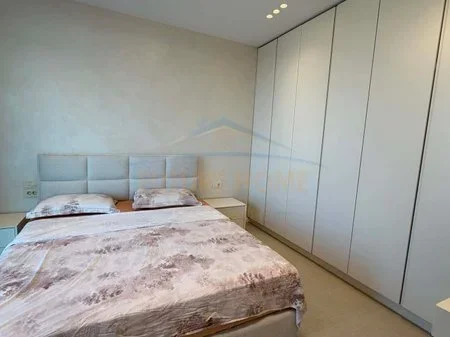 Tirane, jepet me qera apartament 1+1+Ballkon Kati 13, 70 m² 850 € (Rruga Mine Peza)