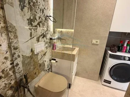 Tirane, jepet me qera apartament 1+1+Ballkon Kati 13, 70 m² 850 € (Rruga Mine Peza)