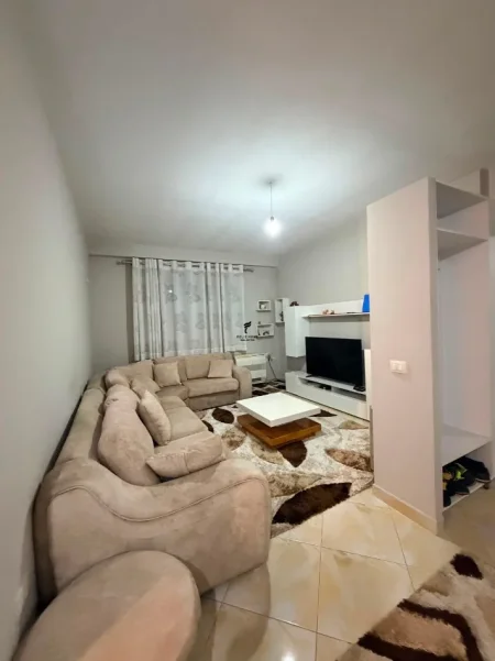 Tirane, jepet me qera apartament 2+1 Kati 5, 100 m² 490 € (YZBERISHT)