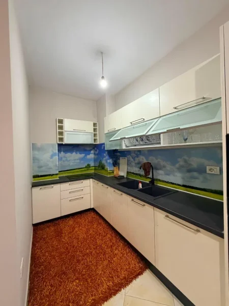 Tirane, jepet me qera apartament 2+1 Kati 5, 100 m² 490 € (YZBERISHT)