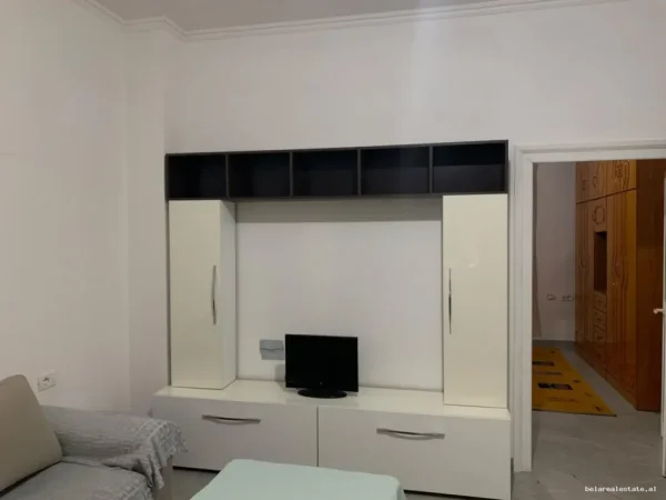 Tirane, jepet me qera Vile 1+1 Kati 1, 50 m² 500 € (Laprake)