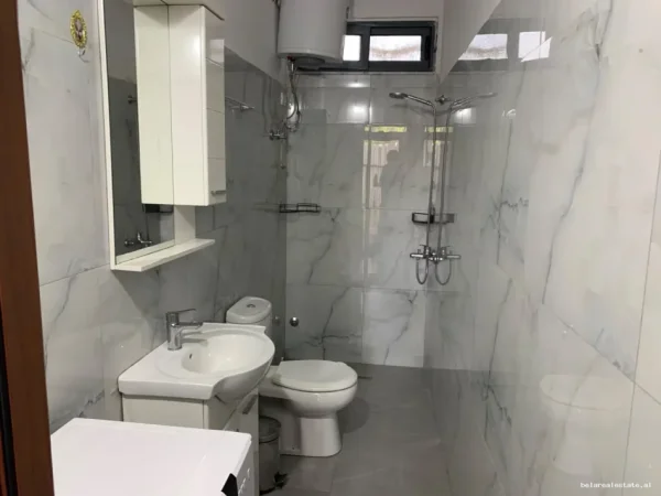 Tirane, jepet me qera Vile 1+1 Kati 1, 50 m² 500 € (Laprake)