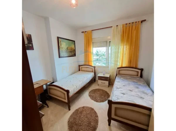 Tirane, shitet apartament 2+1 Kati 3, 107 m² 165.000 € (Unaza e Re)
