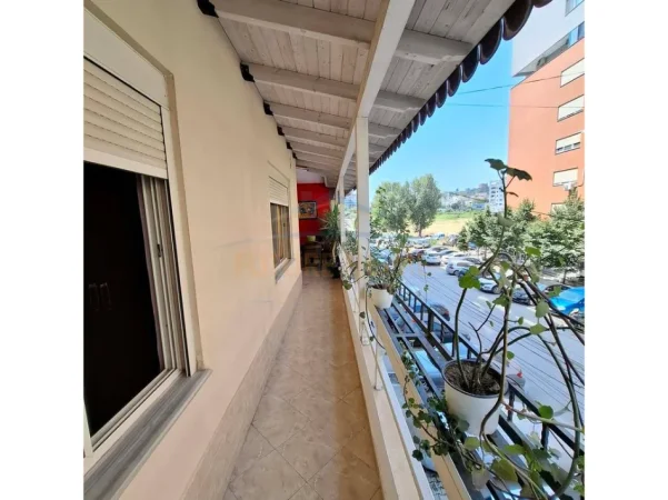 Tirane, shitet apartament 2+1 Kati 3, 107 m² 165.000 € (Unaza e Re)