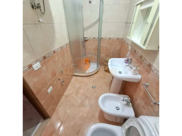 Tirane, shitet apartament 2+1 Kati 3, 107 m² 165.000 € (Unaza e Re)
