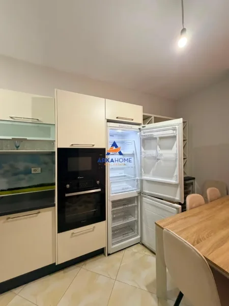 Tirane, jepet me qera apartament 2+1 Kati 5, 90 m² 530 € 