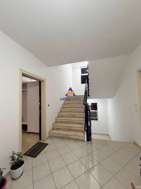 Tirane, jepet me qera apartament 2+1 Kati 5, 90 m² 530 € 