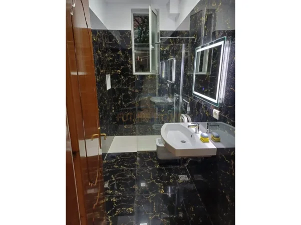 Tirane, shitet apartament 2+1 Kati 3, 83 m² 240.000 € (Sheshi Wilson)