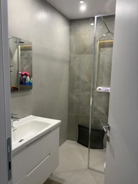 Tirane, jepet me qera zyre Kati 2, 60 m² 700 € (MYSLYM SHYRI)
