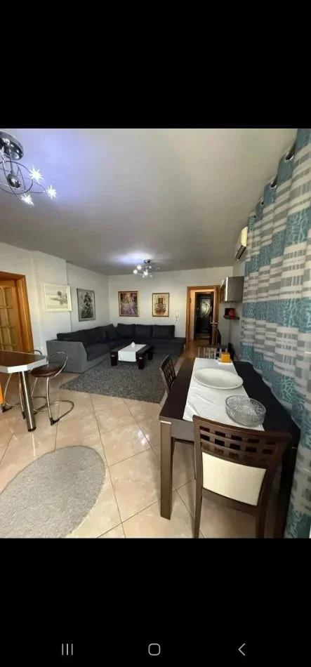 Tirane, jepet me qera apartament 2+1 Kati 4, 90 m² 650 € (Rruga Irfan Tomini)