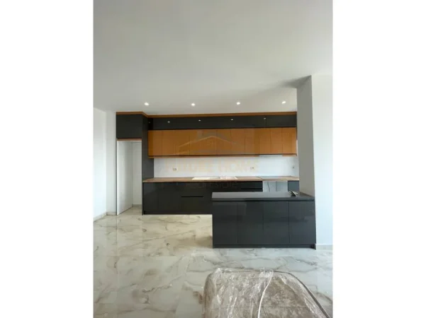 Tirane, jepet me qera apartament 1+1 Kati 7, 64 m² 600 € (DON BOSKO , PARALEL LIVING)
