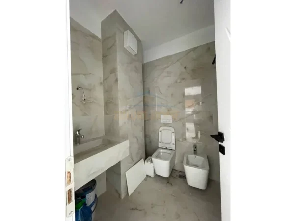 Tirane, jepet me qera apartament 1+1 Kati 7, 64 m² 600 € (DON BOSKO , PARALEL LIVING)