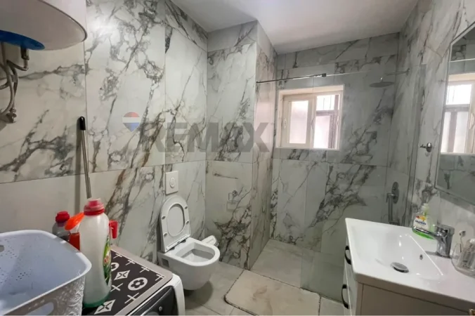Tirane, jepet me qera apartament 2+1 Kati 1, 77 m² 60.000 € (Laprake)