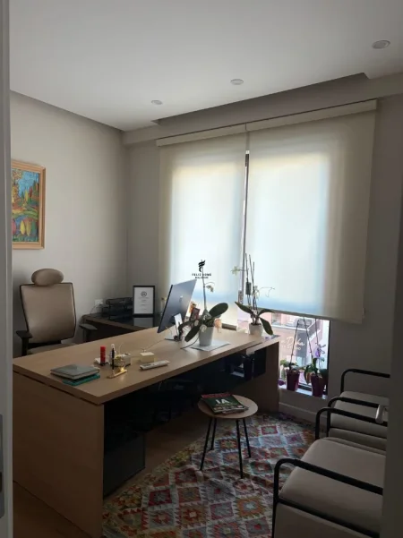 Tirane, jepet me qera zyre Kati 2, 60 m² 700 € (MYSLYM SHYRI)