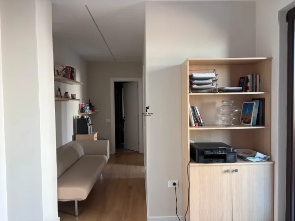 Tirane, jepet me qera zyre Kati 2, 60 m² 700 € (MYSLYM SHYRI)