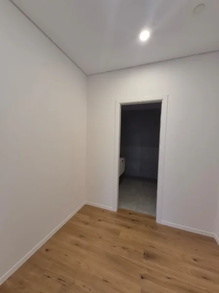 Tirane, jepet me qera zyre Kati 20, 147 m² 3.000 € (Downtown One)