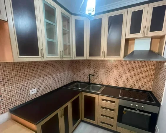 Tirane, jepet me qera apartament 2+1 Kati 5, 90 m² 650 € (Rruga Vace Zela)