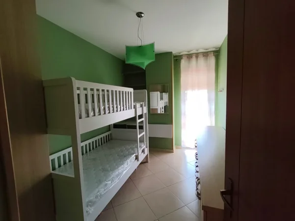 Tirane, jepet me qera apartament 2+1+Ballkon Kati 4, 85 m² 725 € (Rr Frosina Plaku)