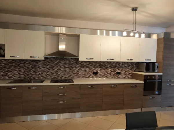 Tirane, jepet me qera apartament 2+1+Ballkon Kati 4, 85 m² 725 € (Rr Frosina Plaku)