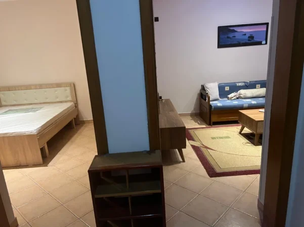 Tirane, jepet me qera apartament 2+1+Ballkon Kati 1, 75 m² 520 € (Rruga Zihni Sako)