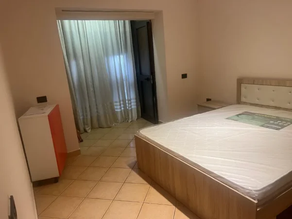 Tirane, jepet me qera apartament 2+1+Ballkon Kati 1, 75 m² 520 € (Rruga Zihni Sako)